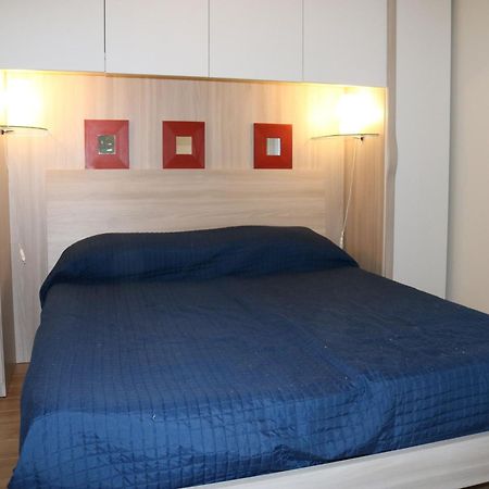 Enticing Holiday Home In Lazise With Swimming Pool Ngoại thất bức ảnh