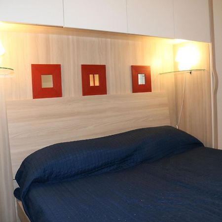 Enticing Holiday Home In Lazise With Swimming Pool Ngoại thất bức ảnh