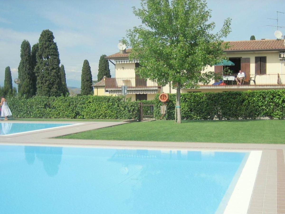 Enticing Holiday Home In Lazise With Swimming Pool Ngoại thất bức ảnh