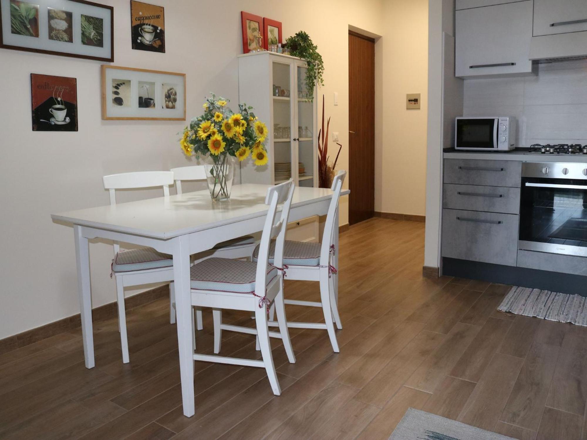 Enticing Holiday Home In Lazise With Swimming Pool Ngoại thất bức ảnh
