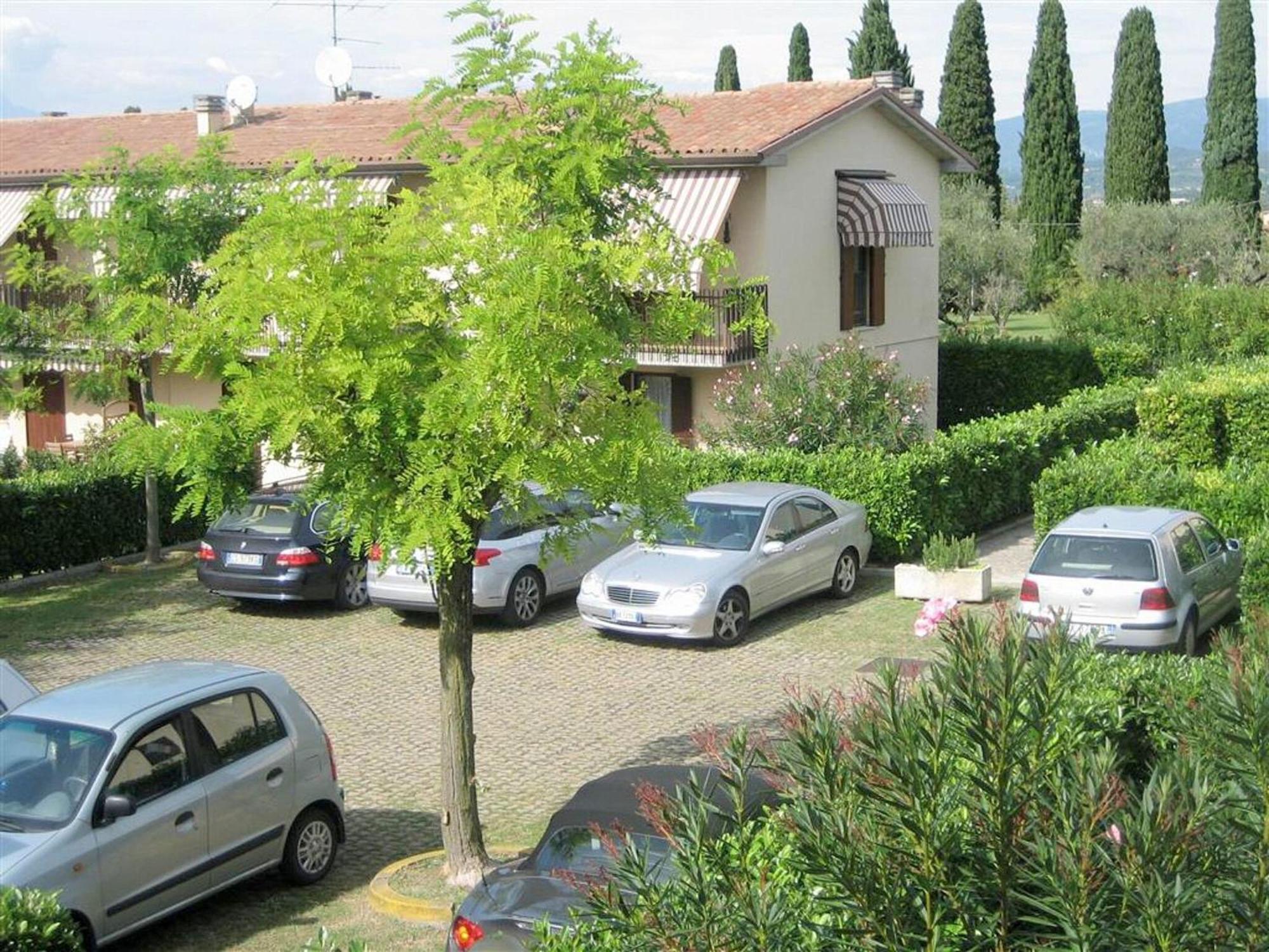 Enticing Holiday Home In Lazise With Swimming Pool Ngoại thất bức ảnh