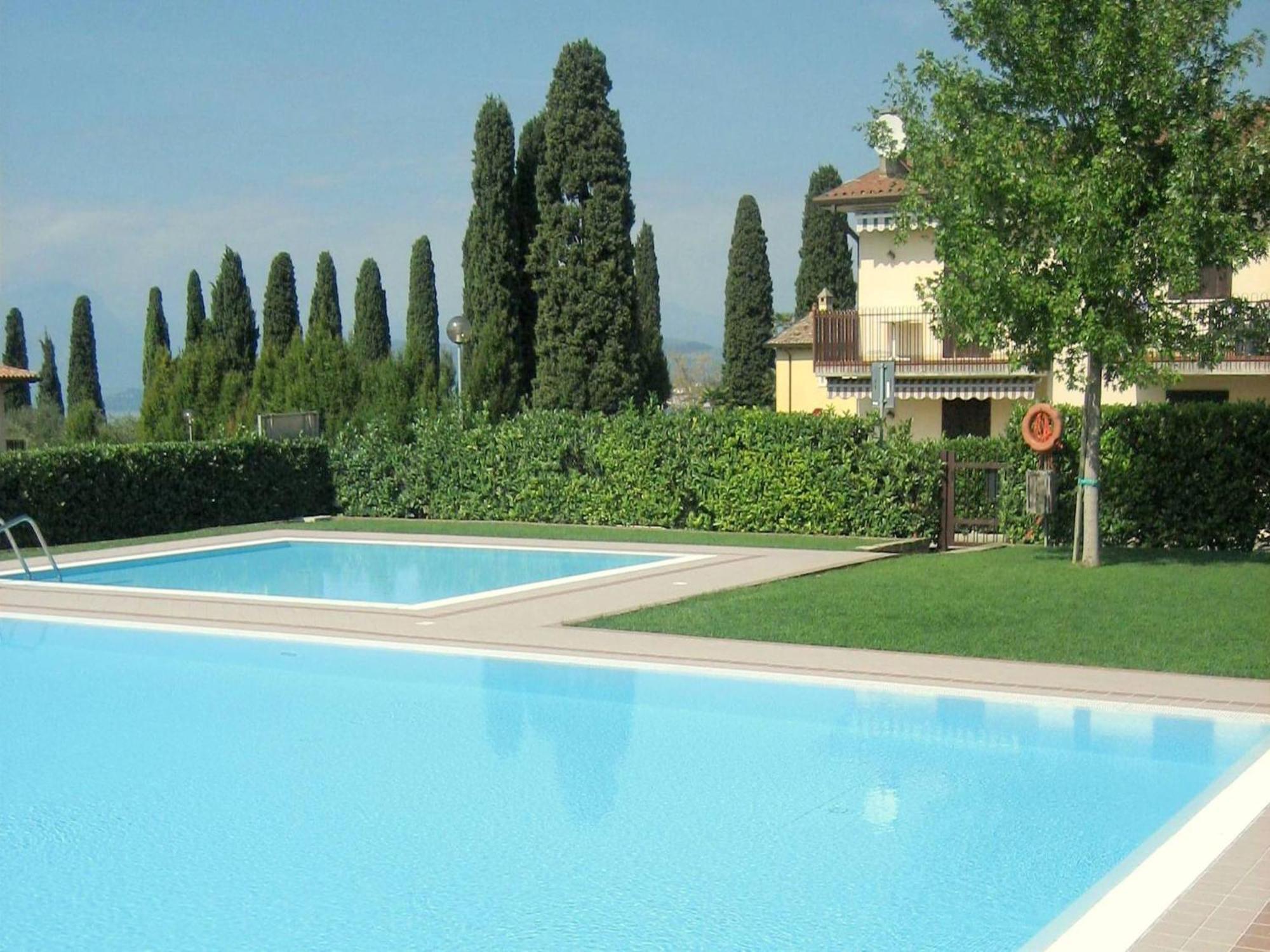 Enticing Holiday Home In Lazise With Swimming Pool Ngoại thất bức ảnh
