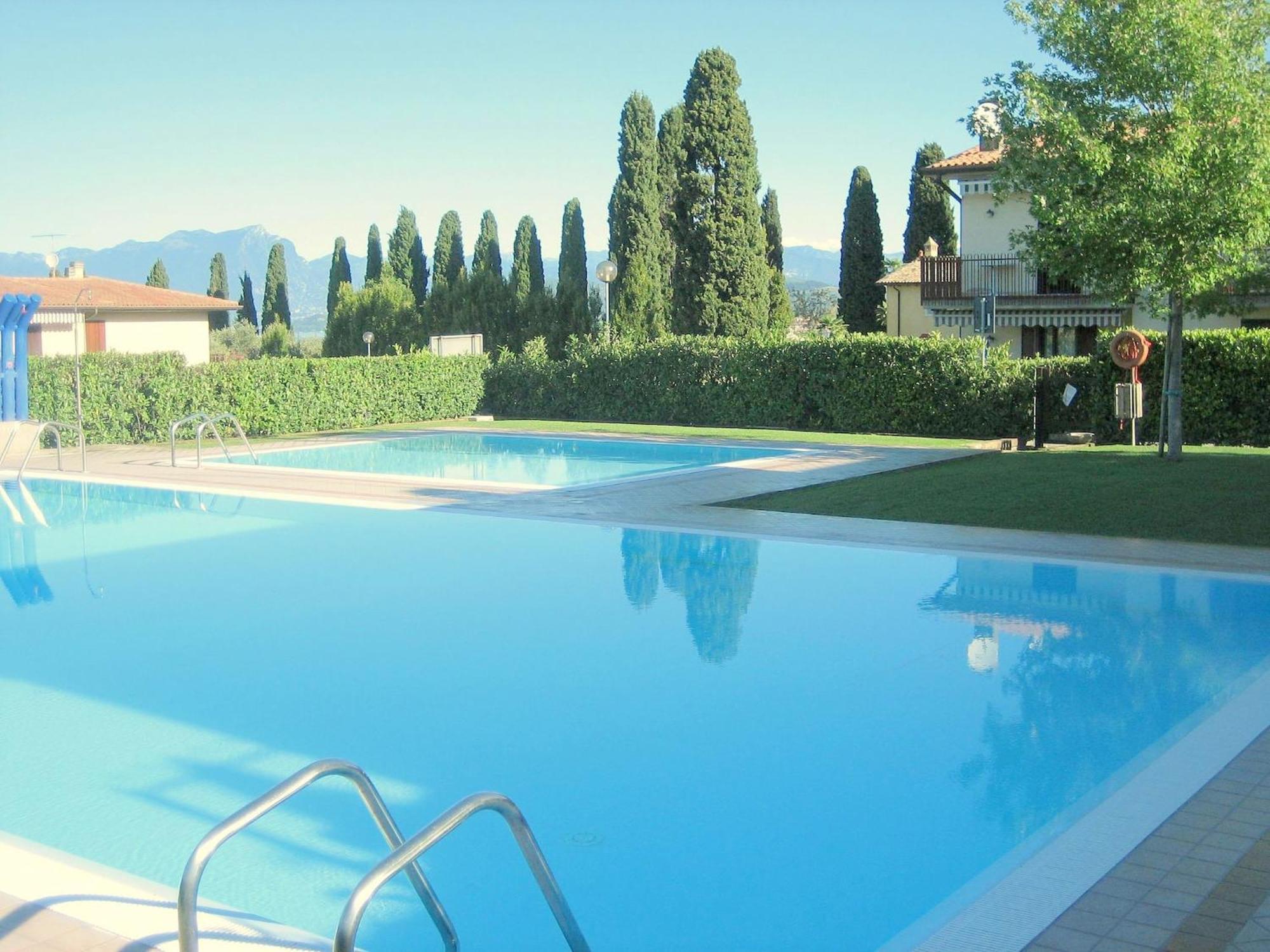 Enticing Holiday Home In Lazise With Swimming Pool Ngoại thất bức ảnh