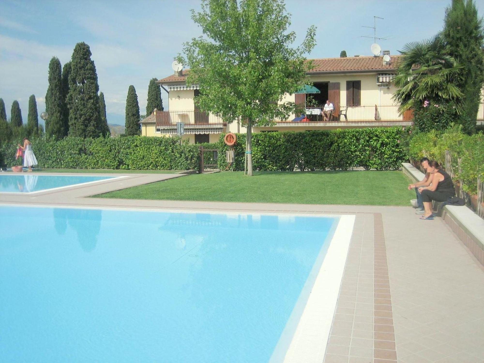 Enticing Holiday Home In Lazise With Swimming Pool Ngoại thất bức ảnh