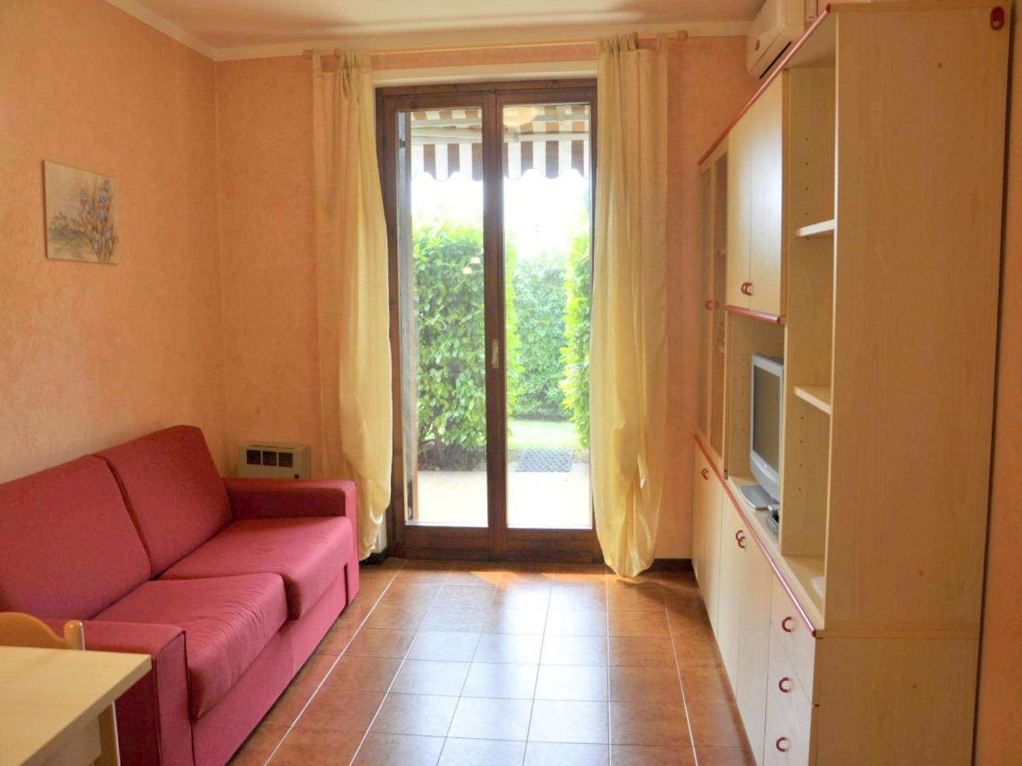 Enticing Holiday Home In Lazise With Swimming Pool Ngoại thất bức ảnh
