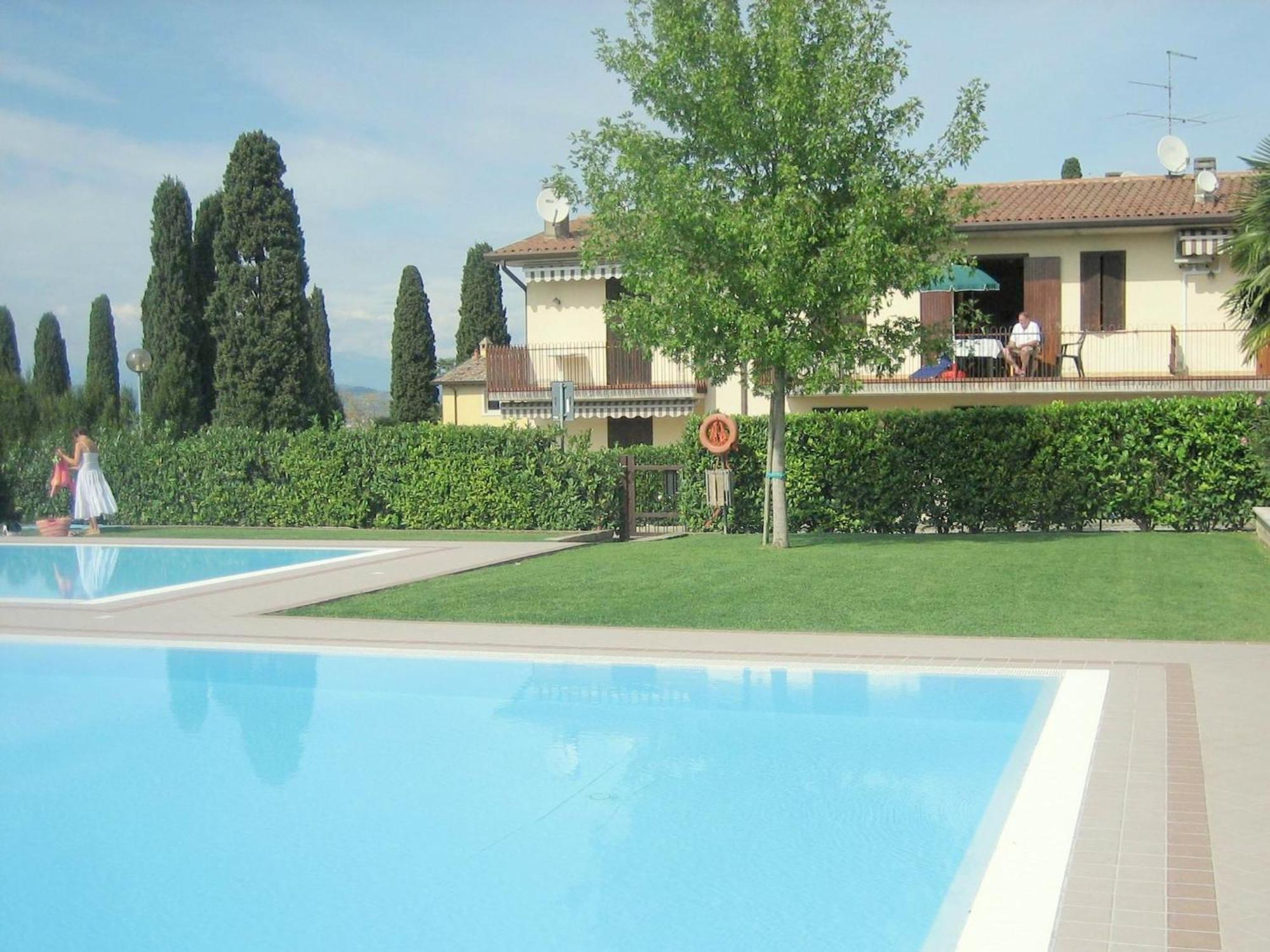 Enticing Holiday Home In Lazise With Swimming Pool Ngoại thất bức ảnh