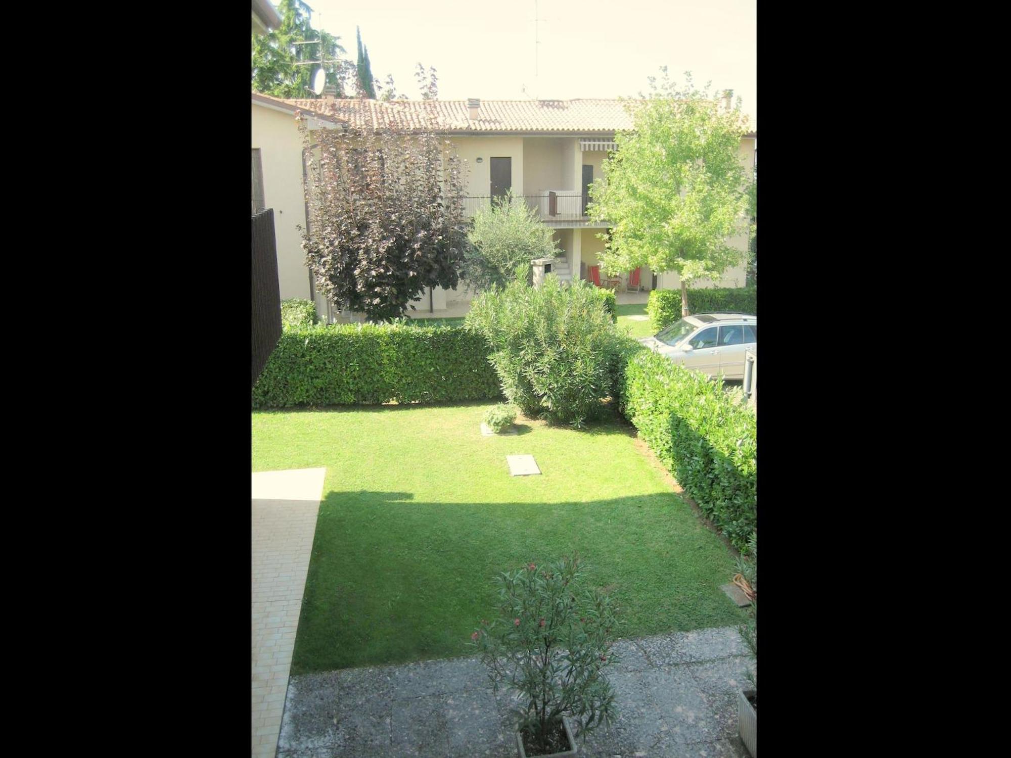 Enticing Holiday Home In Lazise With Swimming Pool Ngoại thất bức ảnh