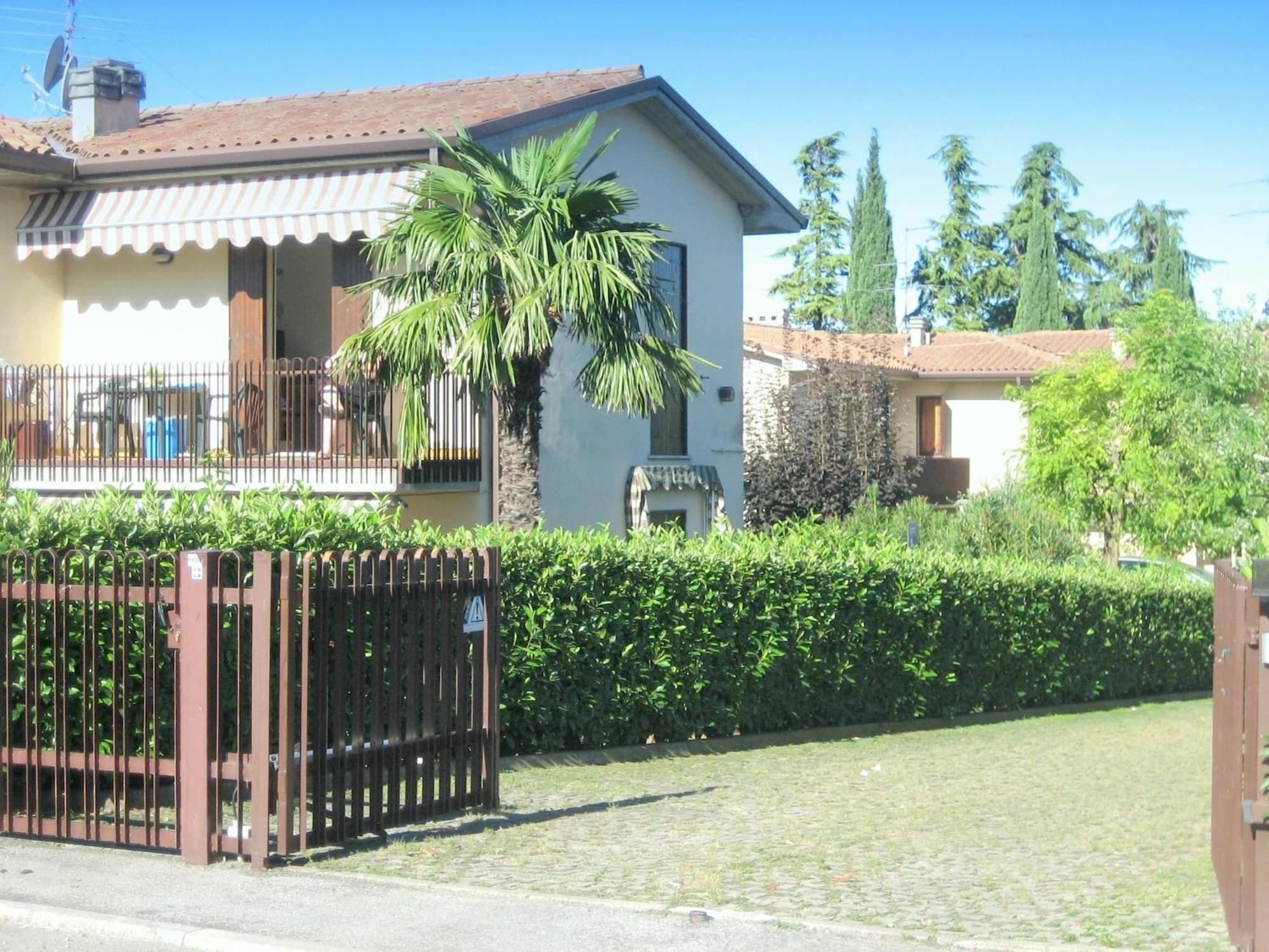 Enticing Holiday Home In Lazise With Swimming Pool Ngoại thất bức ảnh