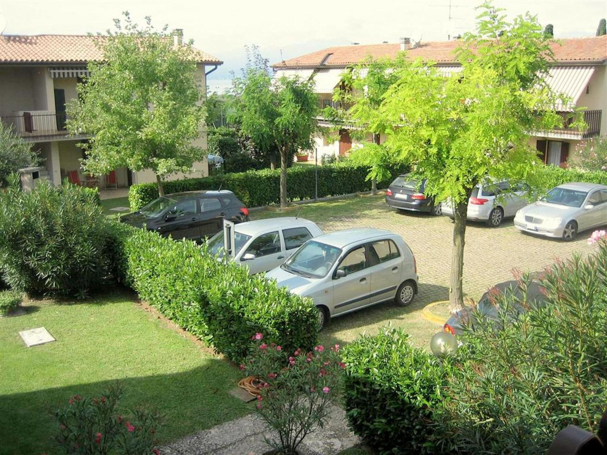 Enticing Holiday Home In Lazise With Swimming Pool Ngoại thất bức ảnh
