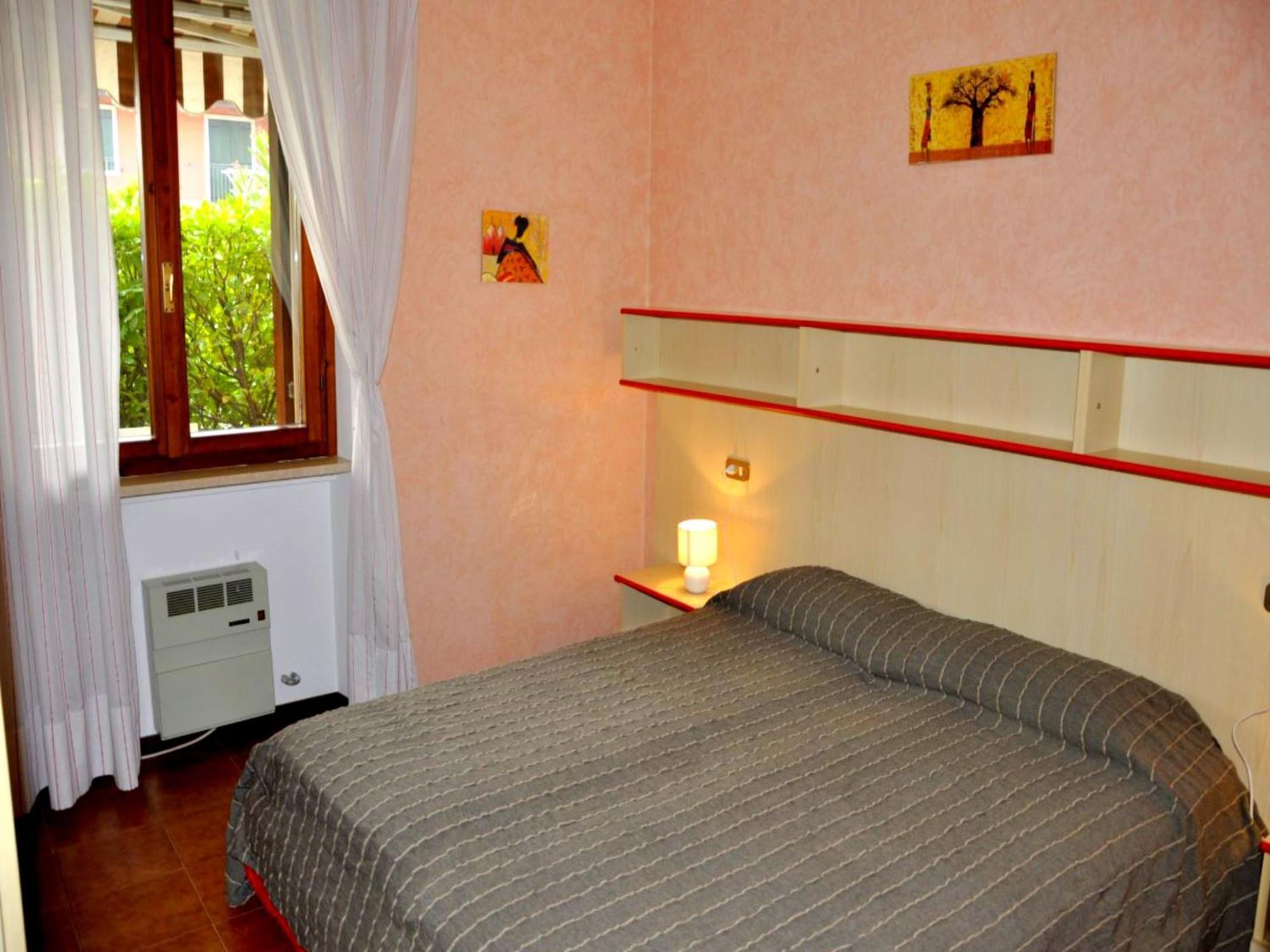 Enticing Holiday Home In Lazise With Swimming Pool Ngoại thất bức ảnh