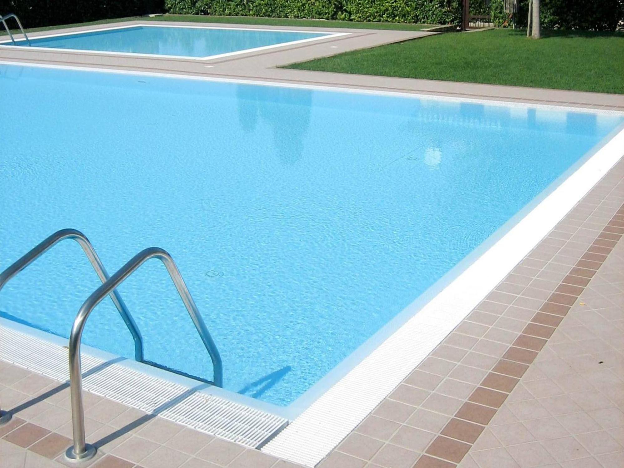Enticing Holiday Home In Lazise With Swimming Pool Ngoại thất bức ảnh